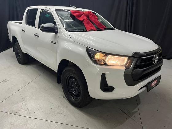 TOYOTA HILUX 2.8 D-4D TURBO DIESEL CD POWER PACK 4X4 MANUAL TOYOTA HILUX 2.8 D-4D TURBO DIESEL CD POWER PACK 4X4 MANUAL